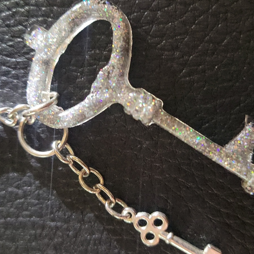 Handmade 🔑 Keychain - Picture 4 of 4